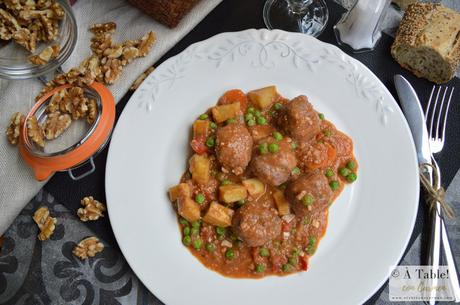 Albóndigas en Salsa de Cebolla y Nueces