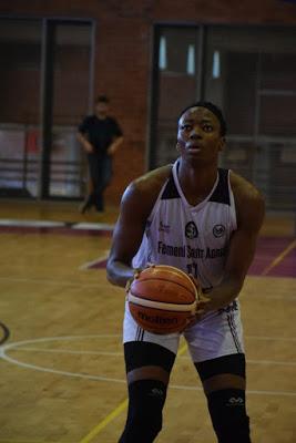 Galería de capturas del Bàsquet Femení Sant Adrià-Ibaeta