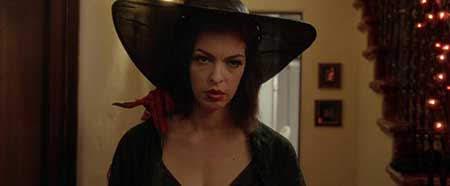 ‘Ding Dong’, dirigida por Luky McKee y protagonizada por Pollyanna McIntosh.