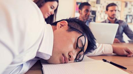 Una persona con narcolepsia puede quedarse dormida en cualquier momento, a menudo sin previo aviso