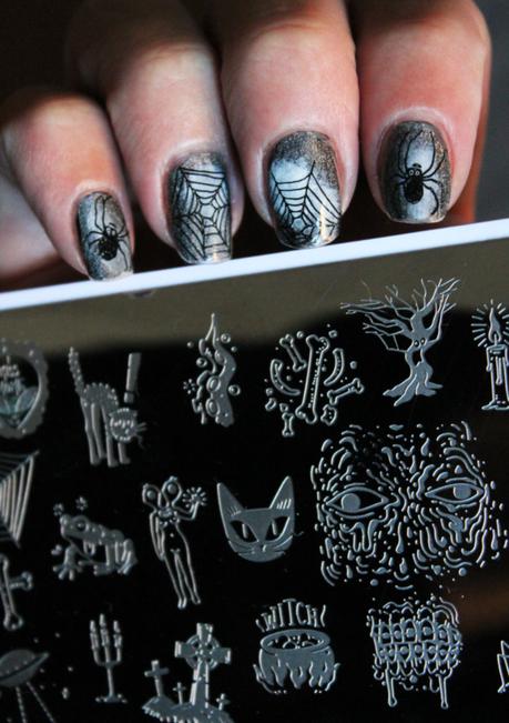 Uñas de halloween con tela de araña