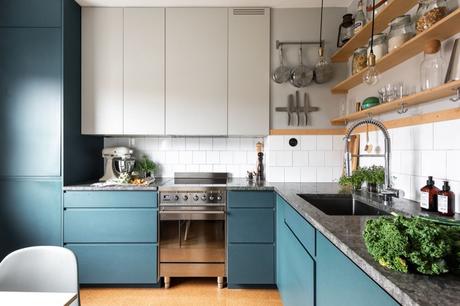 INSPIRÁTE: 2 ideas de cocina office de color ¿te atreves?