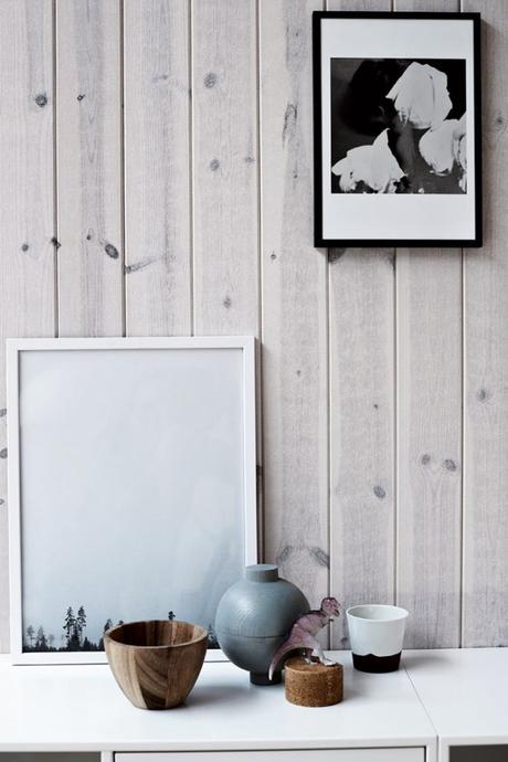 Casa danesa camuflada en la naturaleza