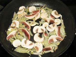 SOLOMILLO DE CERDO CON CHAMPIÑONES A LA CERVEZA SOLOMILLO DE CERDO CON CHAMPIÑONES A LA CERVEZA