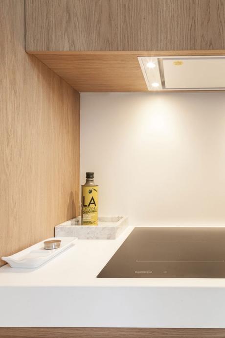 Máximo espacio de almacenaje con mobiliario a medida de suelo a techo en Barcelona