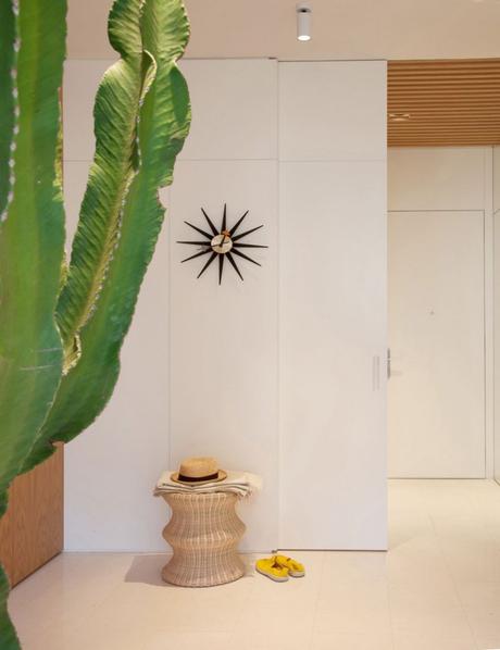 Máximo espacio de almacenaje con mobiliario a medida de suelo a techo en Barcelona