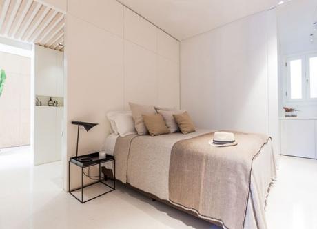 Máximo espacio de almacenaje con mobiliario a medida de suelo a techo en Barcelona