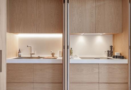 Máximo espacio de almacenaje con mobiliario a medida de suelo a techo en Barcelona