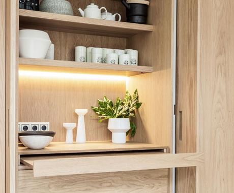 Máximo espacio de almacenaje con mobiliario a medida de suelo a techo en Barcelona