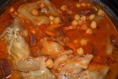 Manitas de Cerdo con Garbanzos y Jabuguitos