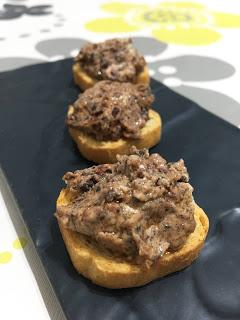 Paté de morcilla con queso brie