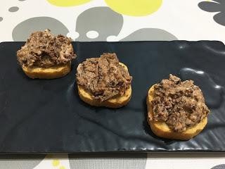 Paté de morcilla con queso brie