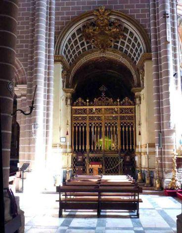 Mirada matemática a la Catedral de Évora Mirada matemática a la Catedral de Évora