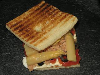 SÁNDWICH DE ATÚN Y ESPÁRRAGOS