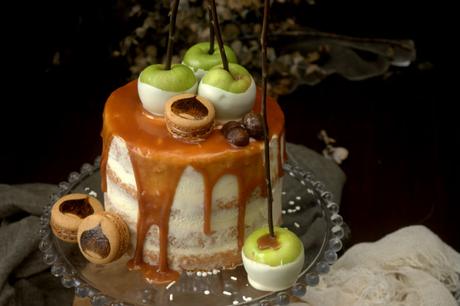 Tarta layer cake de manzanas y castañas con salsa de caramelo
