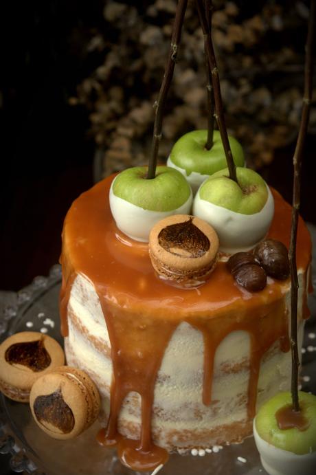 Tarta layer cake de manzanas y castañas con salsa de caramelo