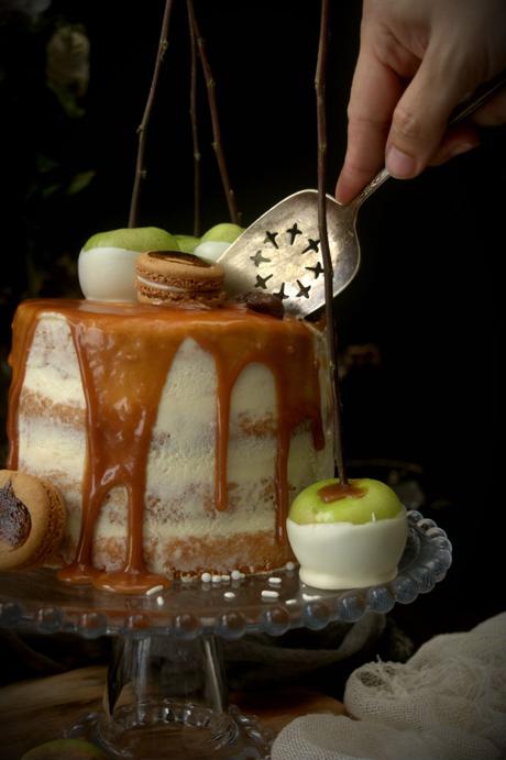 Tarta layer cake de manzanas y castañas con salsa de caramelo