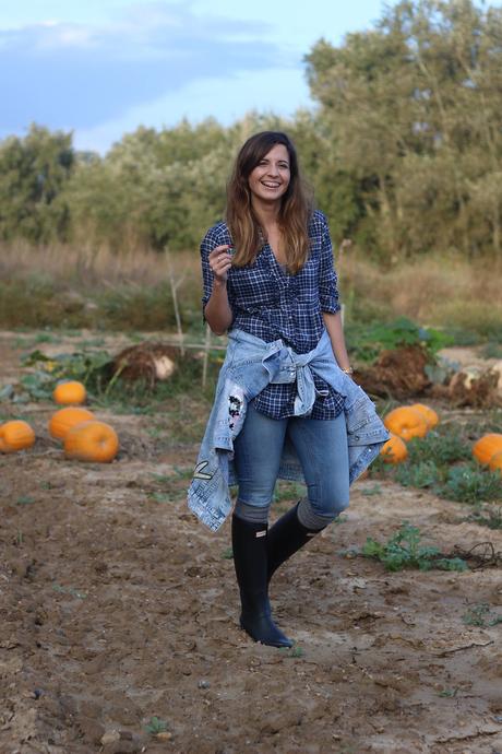 campo calabazas de Halloween Huesca - blog de moda - outfit campestre con botas hunter