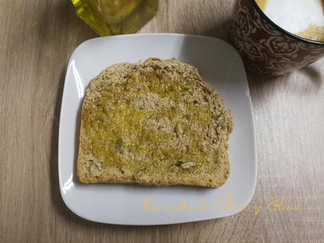 Pan con espelta, mostaza, pimentón y pipas de calabaza Pan con espelta, mostaza, pimentón y pipas de calabaza