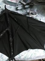 Cómo hacer un murciélago con un paraguas