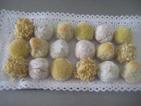PANELLETS DE NARANJA,  LIMÓN,  COCO Y ALMENDRA