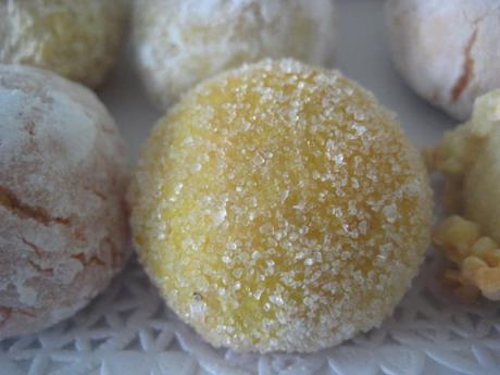 PANELLETS DE NARANJA,  LIMÓN,  COCO Y ALMENDRA