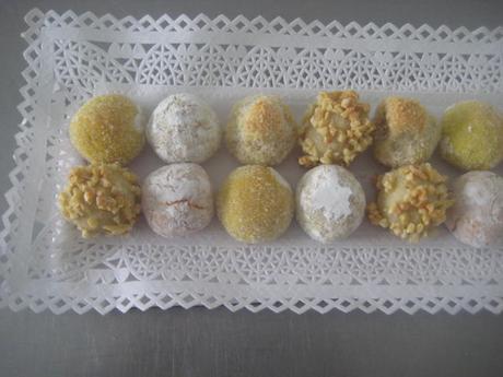 PANELLETS DE NARANJA,  LIMÓN,  COCO Y ALMENDRA