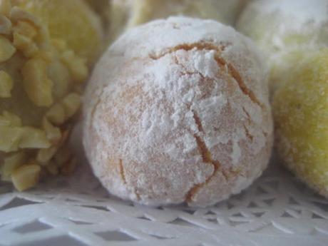 PANELLETS DE NARANJA,  LIMÓN,  COCO Y ALMENDRA