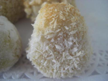 PANELLETS DE NARANJA,  LIMÓN,  COCO Y ALMENDRA