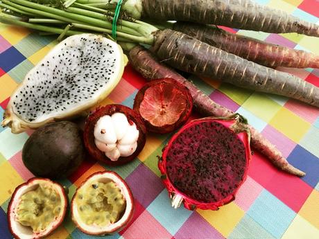 Petit Suisse de pitaya ( o fruta del dragón ) y frambuesa Petit Suisse de pitaya ( o fruta del dragón ) y frambuesa