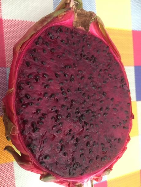 Petit Suisse de pitaya ( o fruta del dragón ) y frambuesa