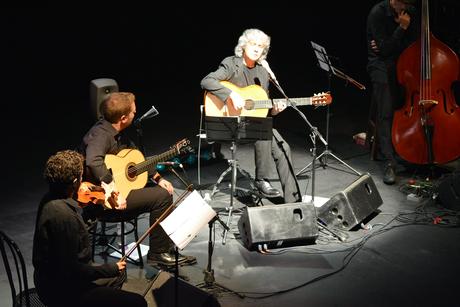 Una noche solemne rememorando Al cantar A Manuel. Una noche solemne rememorando Al cantar A Manuel.