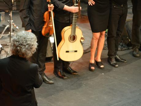 Una noche solemne rememorando Al cantar A Manuel. Una noche solemne rememorando Al cantar A Manuel.