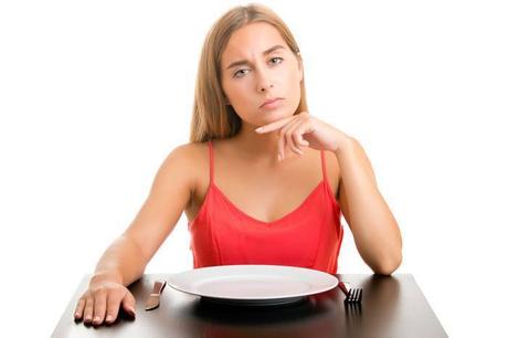 Una persona deberá abstenerse de comer y beber durante 9 a 12 horas antes de una prueba de colesterol en ayunas