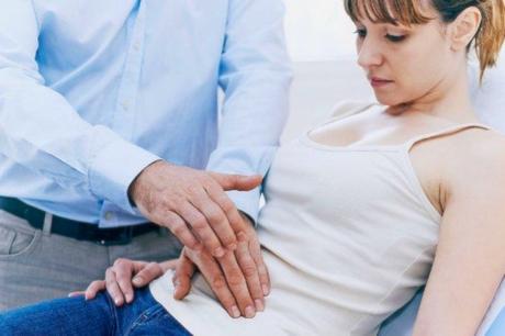 ¿Puede la enfermedad de Crohn ser fatal? Los síntomas de la enfermedad de Crohn incluyen diarrea, dolor abdominal y fatiga, pero es poco probable que sea fatal