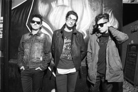 De Saloon vuelve a su sonido clásico con el nuevo single “Látigo de fuego”