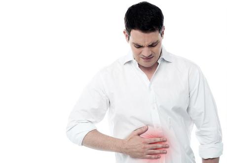La acidez estomacal provoca una sensación de ardor en el pecho