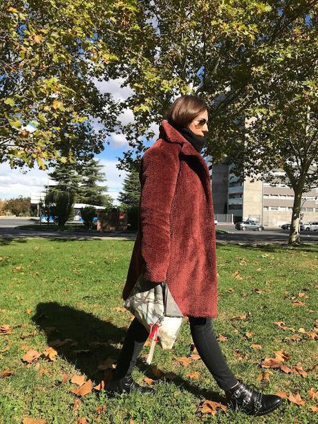 COAT DAYS.- COAT DAYS.-