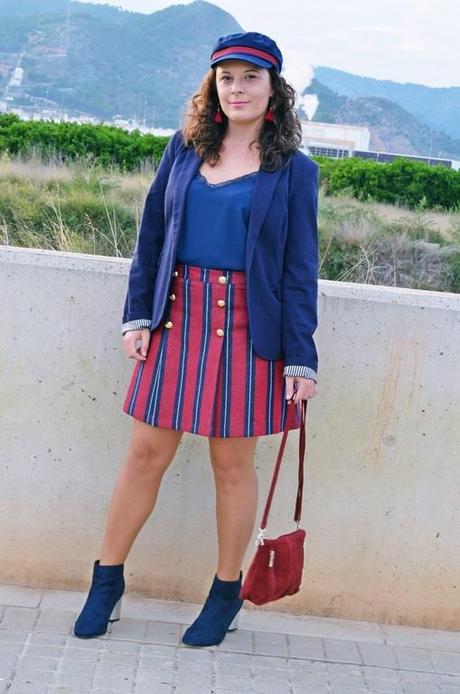 Falda de estilo militar con abotonadura