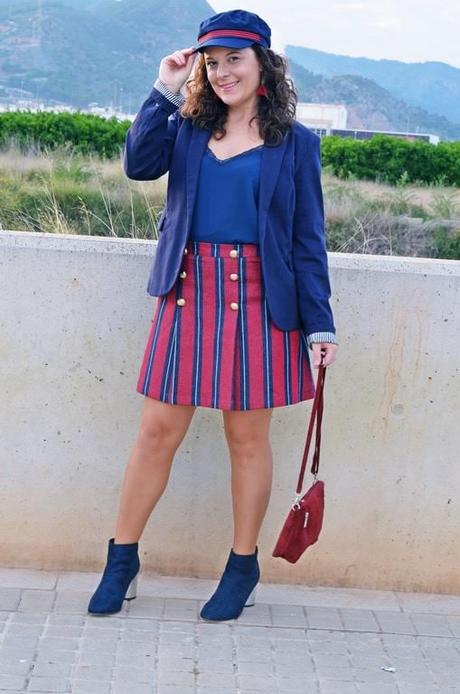 Falda de estilo militar con abotonadura