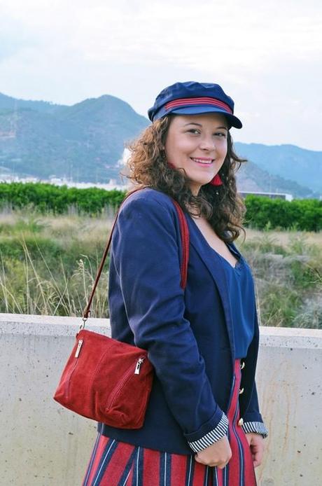 Falda de estilo militar con abotonadura