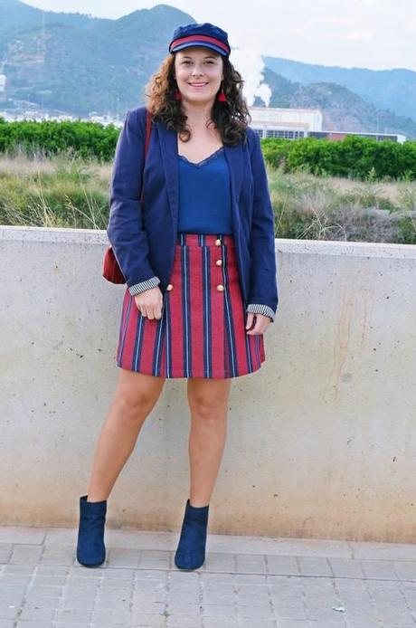 Falda de estilo militar con abotonadura