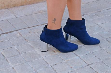 Falda de estilo militar con abotonadura