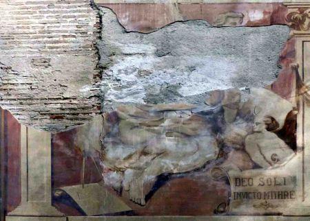 Mitra geómetra en la Carrera del Darro de Granada Mitra geómetra en la Carrera del Darro de Granada