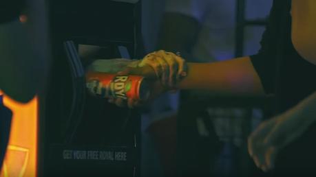 Fanta instala una máquina expendedora llena de zombies por Halloween