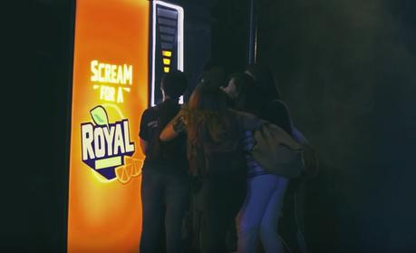 Fanta instala una máquina expendedora llena de zombies por Halloween