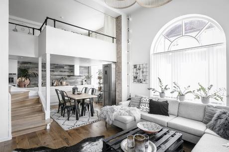 Frente de pizarra para la cocina y ladrillo visto.