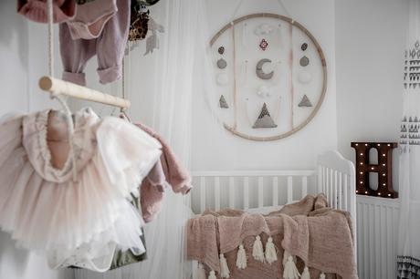 Frente de pizarra para la cocina y ladrillo visto.