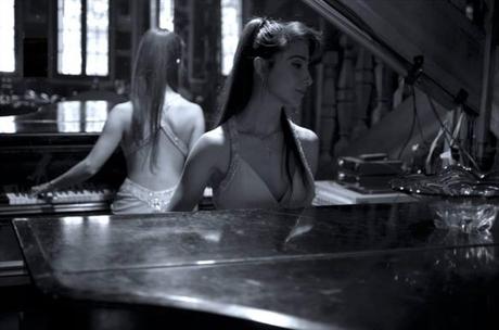 Belén Toledo presenta su single en solitario titulado Silentes