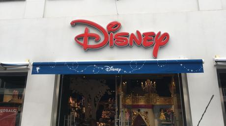 Disney Butikken Centralt I København Hvor Familien Blev Smidt Ud